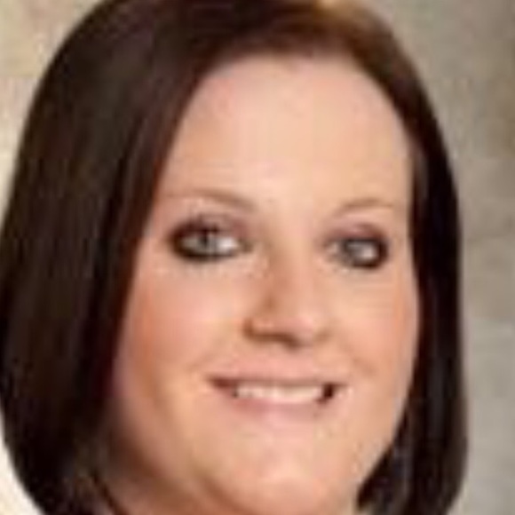 Profile Picture of Alison Popolo (@apop11) on Poshmark