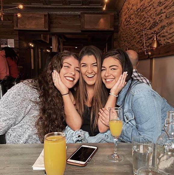 Profile Picture of Taylor Wakefield (@taywakeyyy) on Poshmark