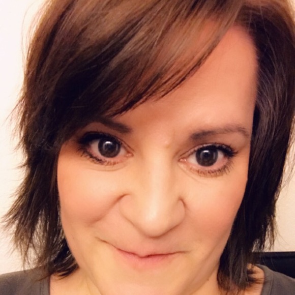 Profile Picture of Shelly Hebert (@loft130west23) on Poshmark