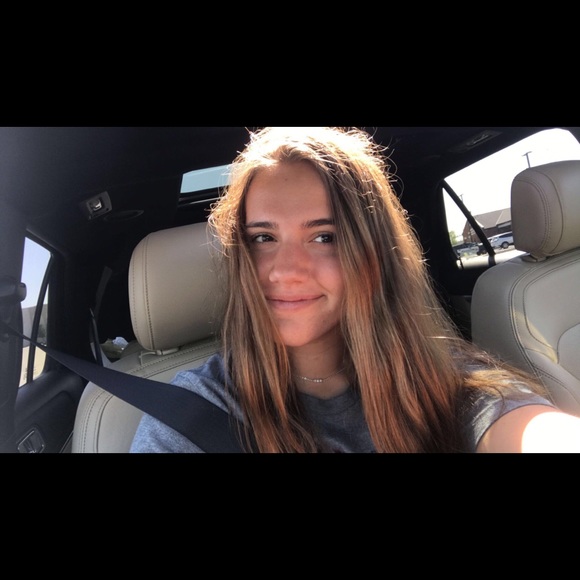 Profile Picture of Kerrigan Link (@kerri00) on Poshmark