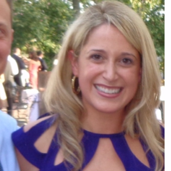 Profile Picture of Jamie Berilla (@jamieb22) on Poshmark