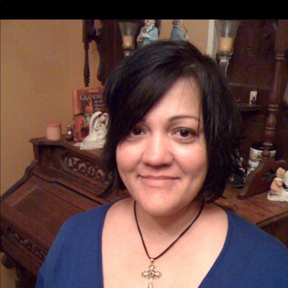 Profile Picture of Melissa Goldsmith (@quiet_thoughts) on Poshmark