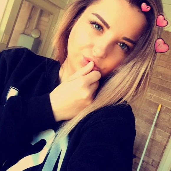 Profile Picture of Leanne Helms (@leannehelms) on Poshmark