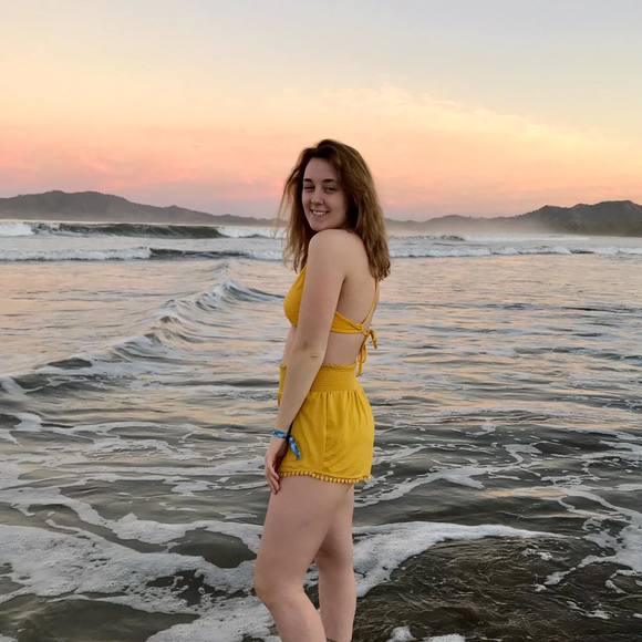Profile Picture of Julianne Duquette (@juuu915) on Poshmark