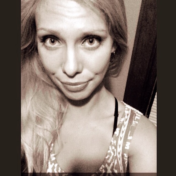 Profile Picture of Gabrielle Kramer (@gskramerr) on Poshmark