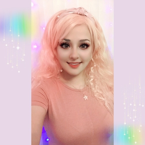 Profile Picture of Cristela Paez (@ccbuilds) on Poshmark