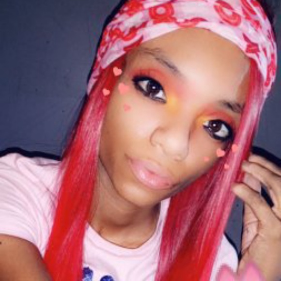 Profile Picture of Domonique Mitchell (@domodomo97) on Poshmark