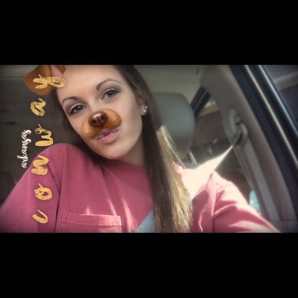 Profile Picture of Carla Mcclaren (@alexismcclaren) on Poshmark