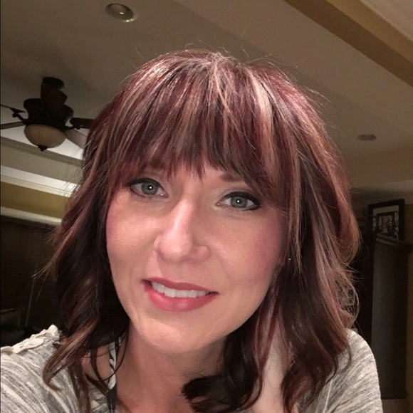 Profile Picture of Alisha Roy (@leeleeroy) on Poshmark
