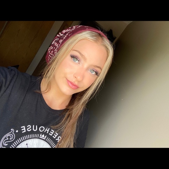 Profile Picture of Britney Crory (@britneycrory) on Poshmark