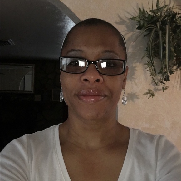 Profile Picture of Tracy Tinner (@tracytinner) on Poshmark