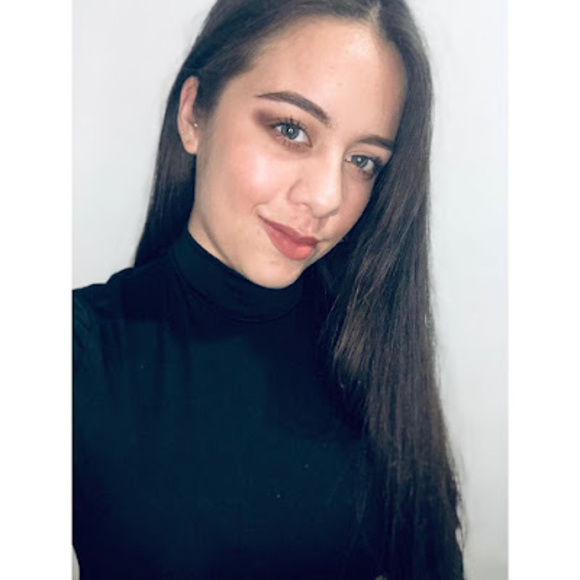 Profile Picture of Daniela Carreras (@danielagomez202) on Poshmark