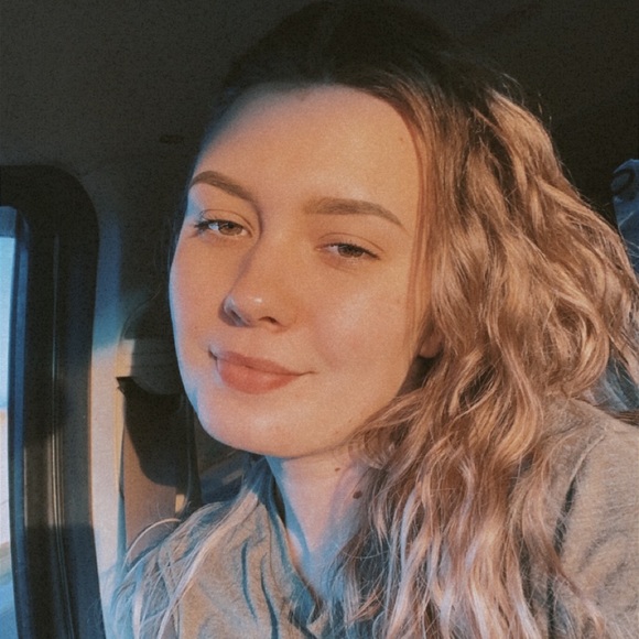 Profile Picture of Madison Katsel (@madiiikattt) on Poshmark