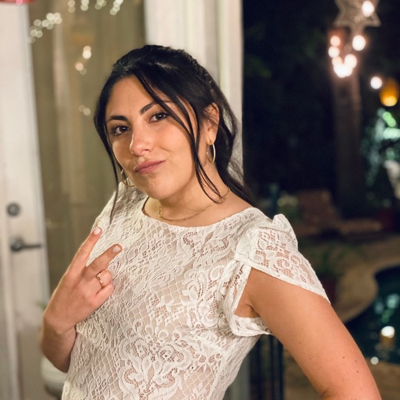 Profile Picture of Leah Glouberman (@weddingdresses1) on Poshmark