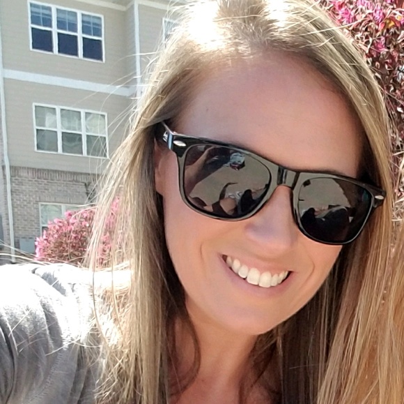 Profile Picture of Jenaca Wasicki (@jenacawasicki) on Poshmark