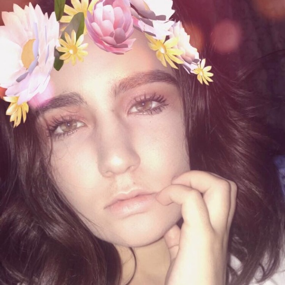 Profile Picture of Katie Tassone (@katiesc0tt) on Poshmark