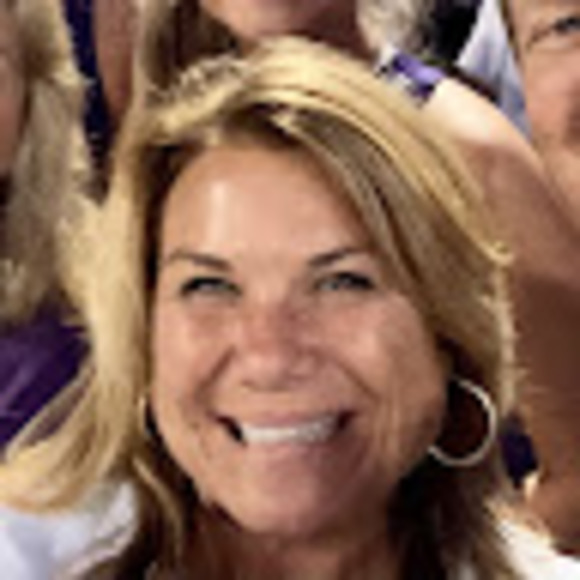 Profile Picture of Michelle Tates (@shellytates) on Poshmark