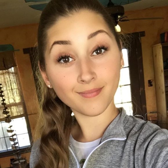 Profile Picture of Amber Heady (@amberheady98) on Poshmark