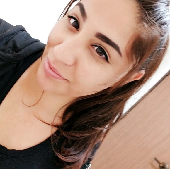 Profile Picture of Juliana Puga (@jpuga24) on Poshmark