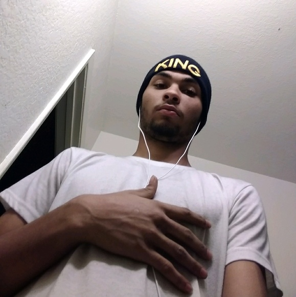 Profile Picture of Johnathan Demaya (@johnathan18) on Poshmark