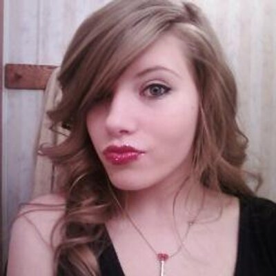 Profile Picture of Heather Dixon (@ParamoreHearts7) on Twitter