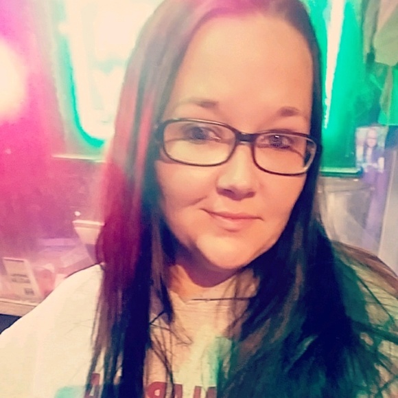 Profile Picture of Jessica Sharafuddin (@jessms1434) on Poshmark