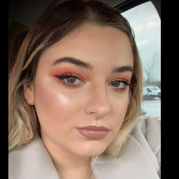 Profile Picture of Jamie Jungquist (@jamielynn111) on Poshmark