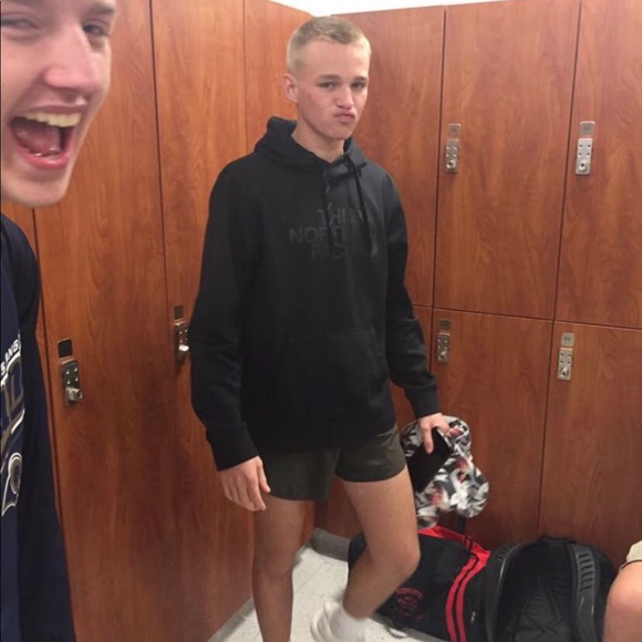 Logan Parlier - Poshmark Profile Picture of Logan Parlier (@loganpalier) on Poshmark