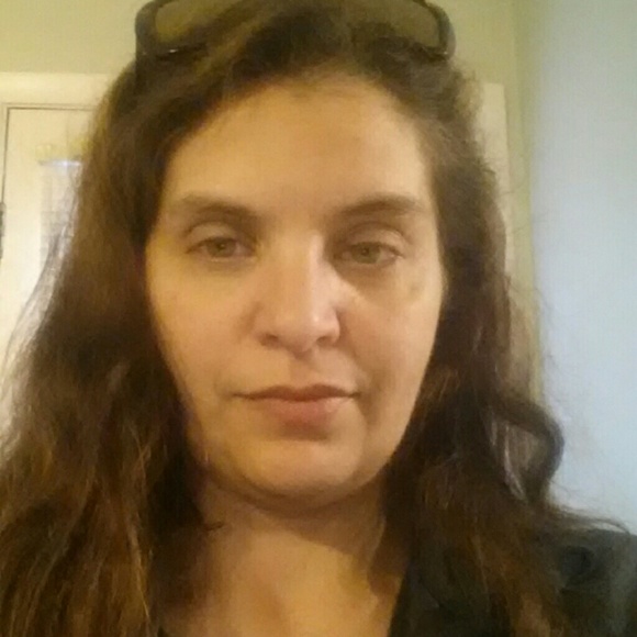 Profile Picture of Donna Pellitteri (@lzrdeyes) on Poshmark