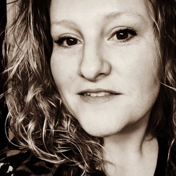 Profile Picture of Kara Staiger (@karastaiger) on Poshmark