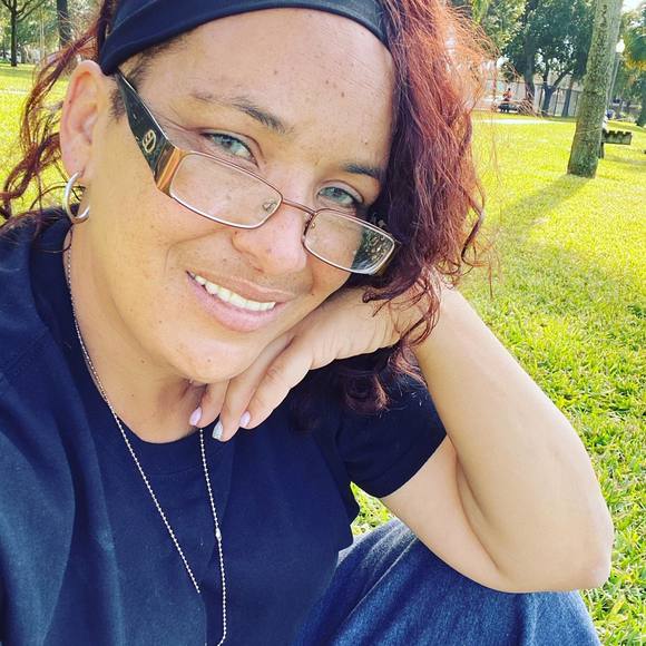 Profile Picture of Danielle Murphy (@daniellemrph) on Poshmark