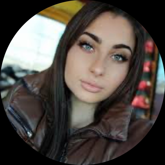 Profile Picture of Jennifer Mazmanian (@flyerrider911) on Poshmark