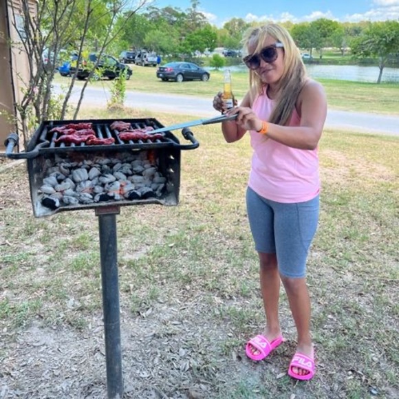 Profile Picture of Arianna Oconor (@ariannaoconor) on Poshmark