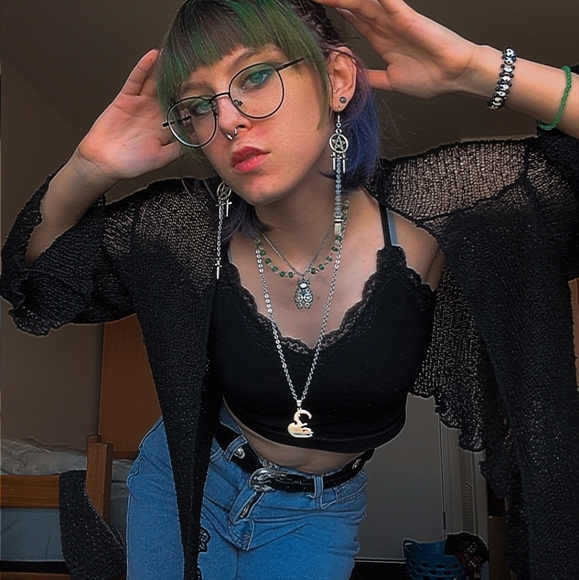 Profile Picture of Clay Clunies-ross (@k_katt347) on Poshmark