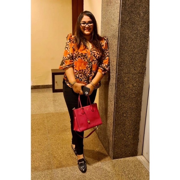 Sagarika B - Poshmark Profile Picture of Sagarika B (@sagarikab1) on Poshmark