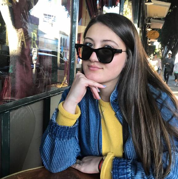 Profile Picture of Olivia Ohanian (@oohanian) on Poshmark