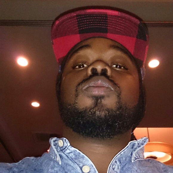 Profile Picture of Steve Manning (@cssepoe) on Poshmark