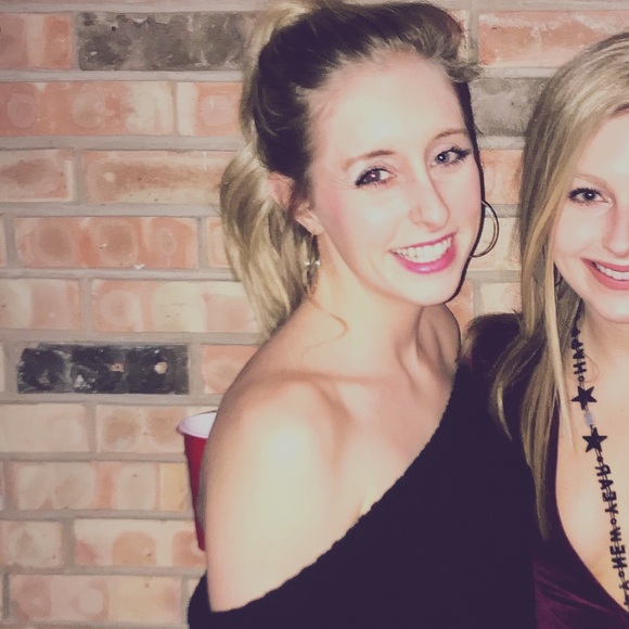 Profile Picture of Molly Magnusen (@mollymagnusen) on Poshmark