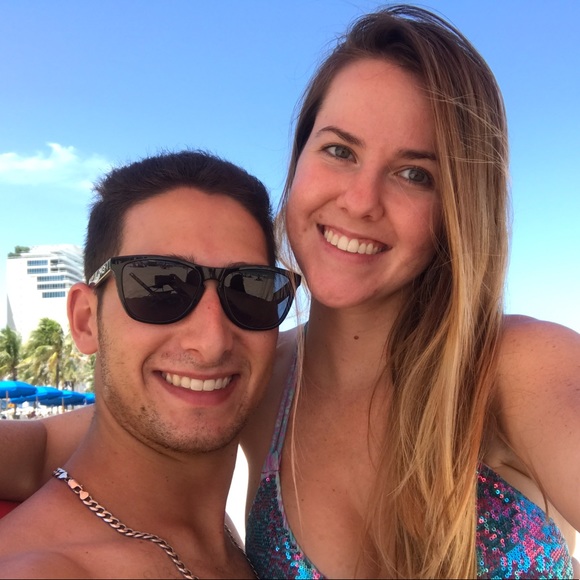 Profile Picture of Alexa Koch (@alexaek21) on Poshmark