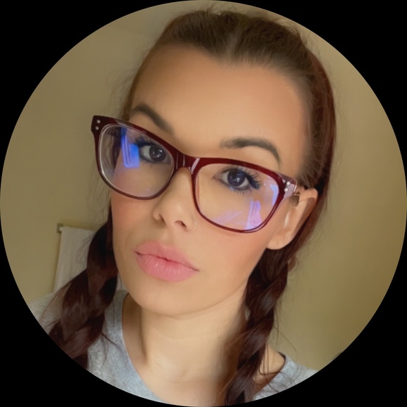 Profile Picture of Mandy Dawn (@mandydaaawn) on Poshmark