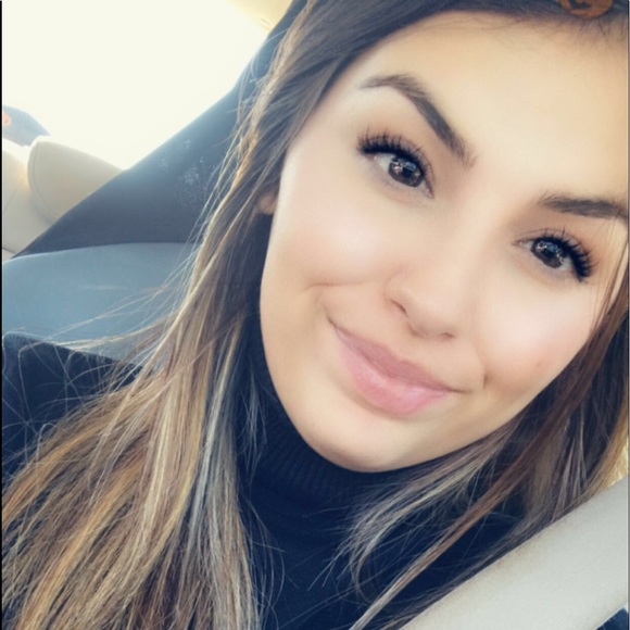 Profile Picture of Brianna Lowers (@brilowers1996) on Poshmark