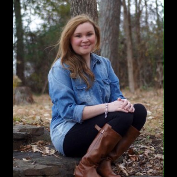Profile Picture of Amanda Laxton (@mlaxton63) on Poshmark
