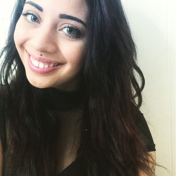 Cristal Madrigal - Poshmark Profile Picture of Cristal Madrigal (@lunarfoxx) on Poshmark