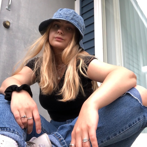 Profile Picture of Victoria Baklashev (@vikagirl12) on Poshmark