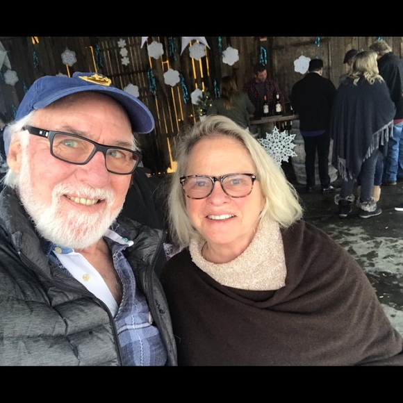 Sharon Olesky - Poshmark Profile Picture of Sharon Olesky (@sharonolesky) on Poshmark