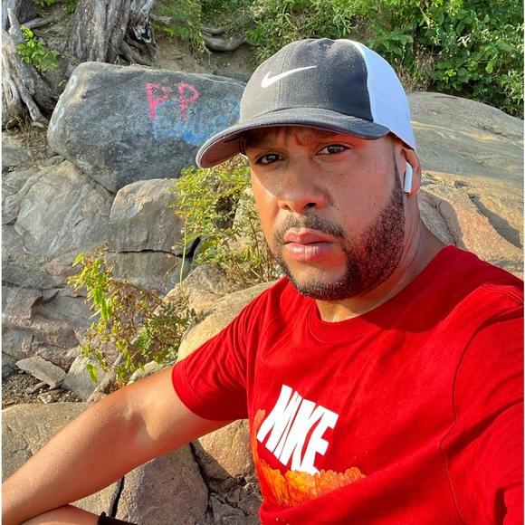 Profile Picture of Justin Cesareo (@justo_bx) on Poshmark