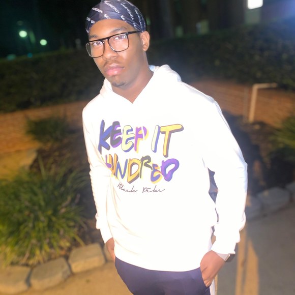 Profile Picture of Daelon Adaway (@daelonadaway) on Poshmark