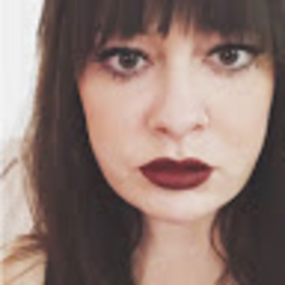 Profile Picture of Angela Barry (@angelasuebarryy) on Poshmark
