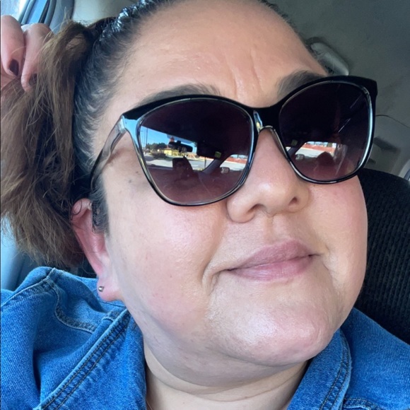 Profile Picture of Sandra Samudio (@skandra831) on Poshmark