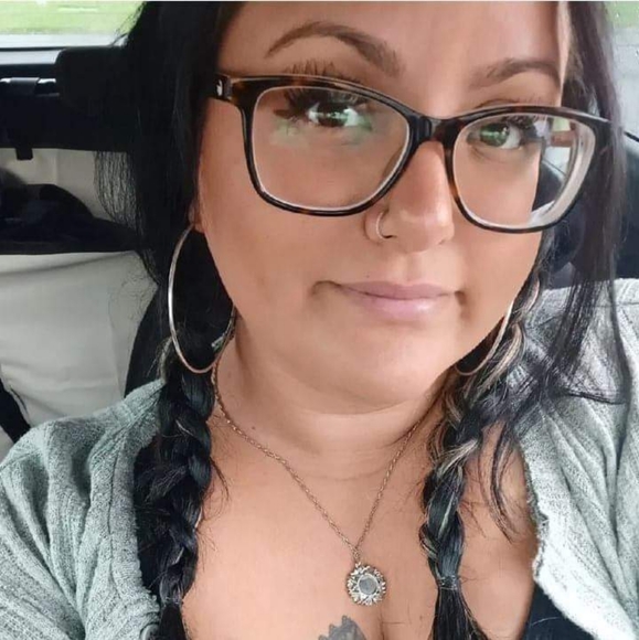 Profile Picture of Tiffany Kulesa (@tiffanykulesa) on Poshmark